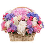 Цветы в корзинке с гортензиями
